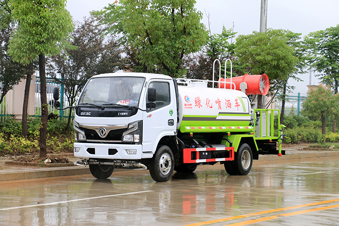 国六小福瑞卡6方喷雾车