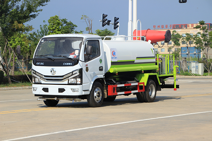 国六小多利卡5方喷雾车